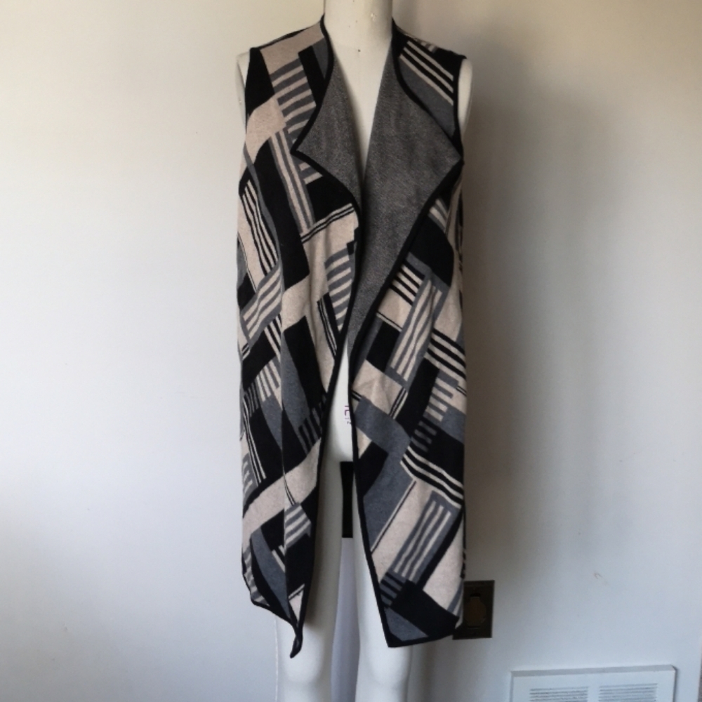 🏷️ Geometric knit long vest